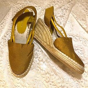 ⭐️LIZ CLAIBORNE⭐️FLEX METALLIC ESPADRILLES EUC🤩
